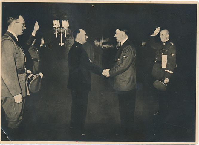 Hitler met NSB burgemeester Pulles